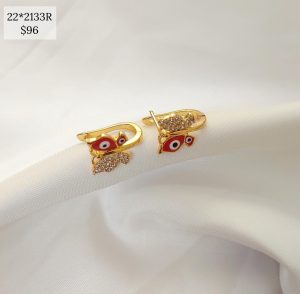 HUGGIE MARIPOSA ALAS PUNTA MITAD OJO MITAD CZ