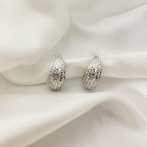 ARRACADA GOTA CON TEXTURA RAYAS ROCA