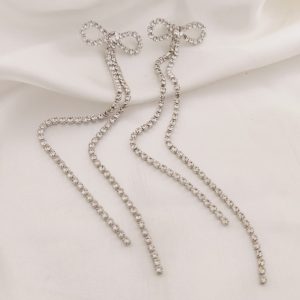 ARETES CADENA DE BRILLOS EN FORMA DE MO?O INFINITO CON 2 CADENAS COLGANDO