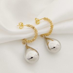 ARRACADA CON GOTA LISA COLGANDO