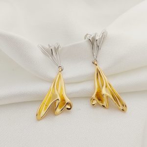 ARETE CORAZON DOBLADO CON TRIANGULO IRREGULAR