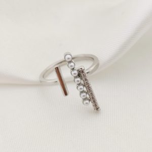 ANILLO FORMA T CON PERLAS