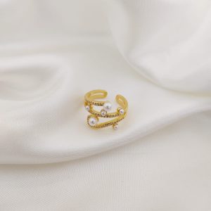 ANILLO  LINEA RECTA CON LINEAS CURVAS A LOS COSTADOS CON PERLITAS  ESPARCIDAS