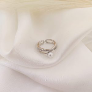 ANILLO LINEA DE ZIRCONIA CON PERLA