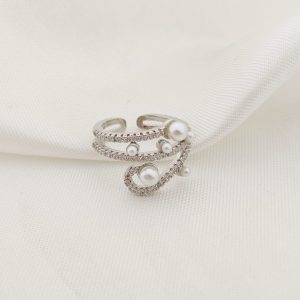 ANILLO CON ZIRCONIAS Y PERLA EN PUNTAS