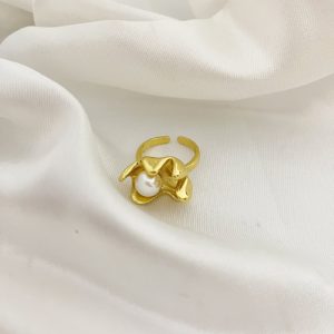 ANILLO CUEVA IRREGULAR CON PERLA