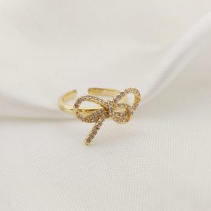 ANILLO CON MO?O PAVE