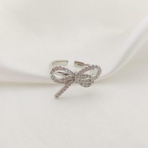 ANILLO CON MO?O PAVE