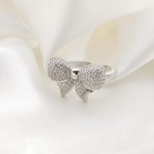 ANILLO MO?O GORDITO LISTONES EN V PAVE