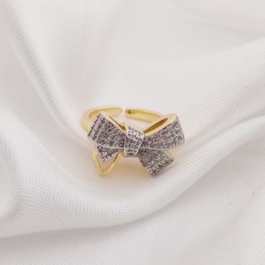 ANILLO MO?O PAVE CON TRIANGULO ALAMBRE