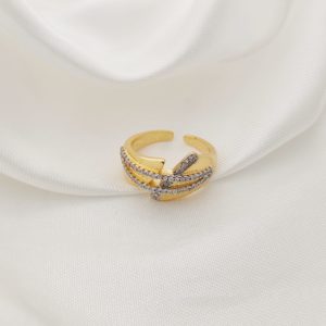 ANILLO BANDA CON HUECO EN DIAGONAL LINEAS PAVE