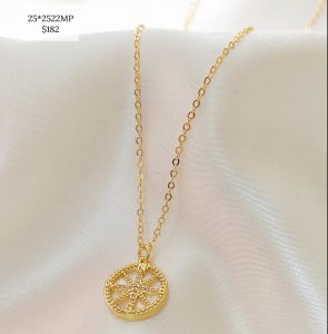 COLLAR PUNTOS CARDINALES EN DISCO MADRE PERLA