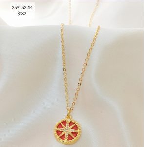 COLLAR PUNTOS CARDINALES EN DISCO ROJO