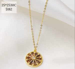 Collar disco con estrella fondo color