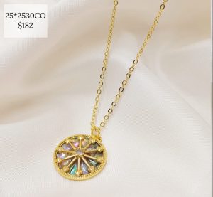 Collar disco con estrella fondo color