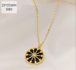 Collar disco con estrella fondo color