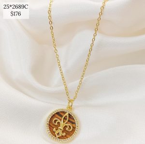 COLLAR DISCO CON FLOR DE LIZ FONDO COLOR COTORNO CZ