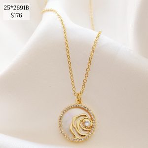 COLLAR DISCO CON ROSA CALADA Y CONTORNO CIRCONIA