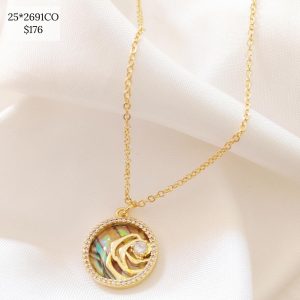 COLLAR DISCO CON ROSA CALADA Y CONTORNO CIRCONIA