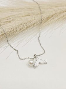 COLLAR COLA BALLENA PERLA