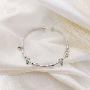 PULSO RIGIDO CON DIJE DE MANO FATIMA COLGANDO