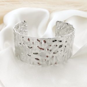 BRAZALETE RIGIDO PLACA MARTILLADA AJUSTABLE