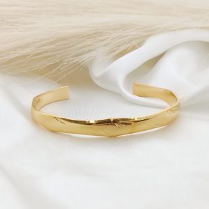 BRAZALETE DE ARO CON ESQUINAS IRREGULAR