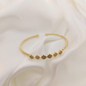 PULSO RIGIDO DE BOLITAS CON 6 FLORES AL CENTRO