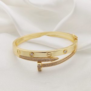 PULSO ARO LISO CON CLAVO PAVE