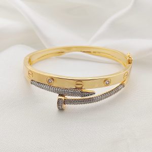 PULSO ARO LISO CON CLAVO PAVE