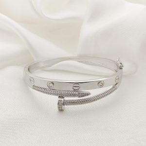 PULSO ARO LISO CON CLAVO PAVE