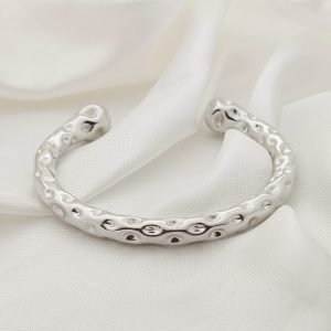 ARO ABIERTO CON BOLAS EN PUNTAS MARTILLADAS