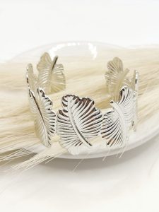 BRAZALETE ANTE HOJAS CALADAS