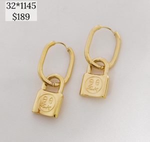 ARRACADA OVALO CON CORAZON CARA FELIZ