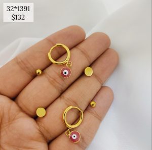 SET BROQUEL DORADO Y ARRACADA OJO ROJO