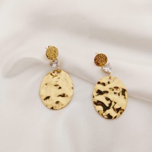 ARETE OVALO MARTILLADO CON ZIRCONIA CORAZON