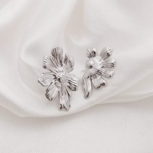 ARETES FLORES PETALOS