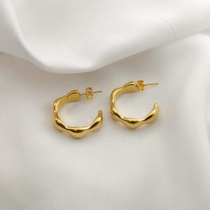 ARRACADA LISA FORMA HUESITOS