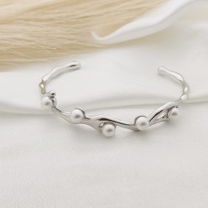 PULSO IRREGULAR CON PERLAS AL FRENTE