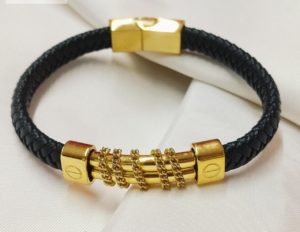 PULSO TRENZADO CON PLACA AL CENTRO, 2 BARRILES LATERALES