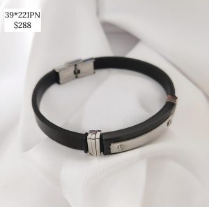 PULSO PIEL CON ACERO AL CENTRO Y PLACA