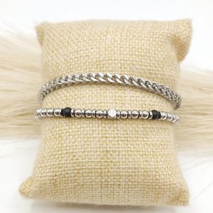 PULSO CADENA PLANA Y  BOLITAS CON CUBOS