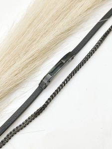 PULSO DOBLE , PIEL LISA CON BARRA, CADENA V