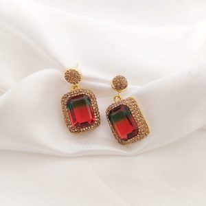 ARETE SULTANITA CUADRADA CON ZIRCONIAS ALREDEDOR