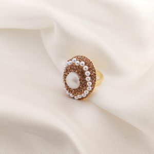 ANILLO PERLA NATURAL CON ZIRCONIAS Y PERLITAS ALREDEDOR