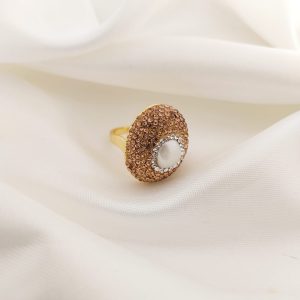 ANILLO PERLA NATURAL FORMA GOTA CON ZIRCONIAS ALREDEDOR