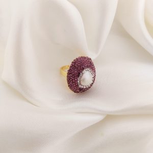 ANILLO PERLA NATURAL FORMA GOTA CON ZIRCONIAS ALREDEDOR