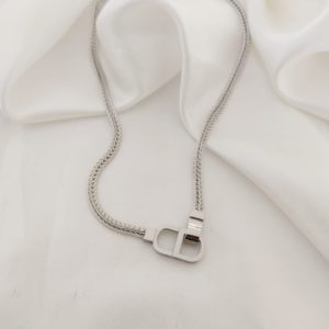 COLLAR CADENA  VV TRENZADA OVALO RAYA EN MEDIO