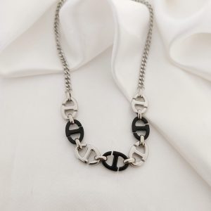 COLLAR OVALOS RAYA EN MEDIO CON CADENA PLANCHADA