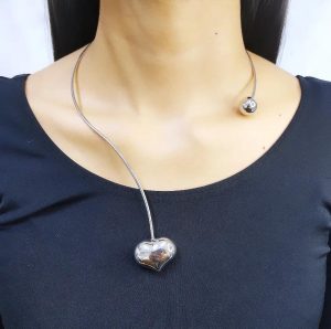 GARGANTILLA ALAMBRE EN S PUNTA BOLA Y PUNTA LARGA CORAZON BOMBEADO